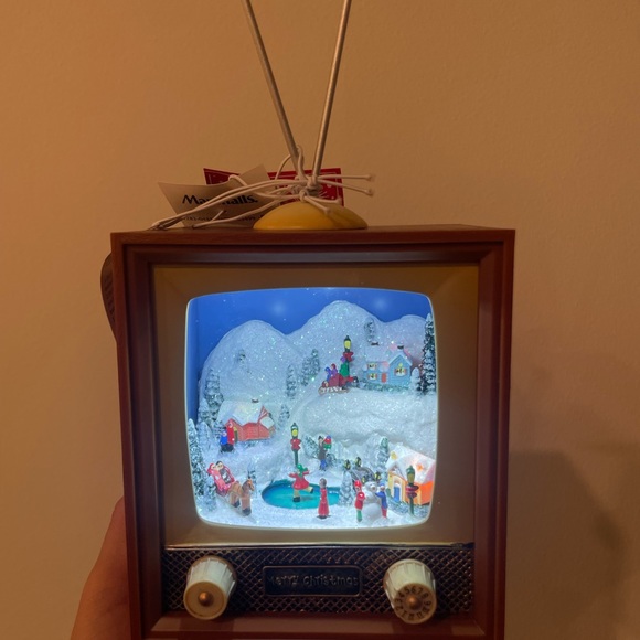 New Martha Stewart Retro Musical TV - Picture 2 of 5